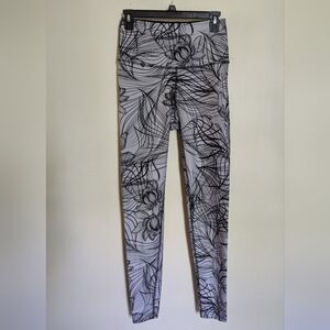Beyond Yoga reversible Black and Gray Patterned Leggings